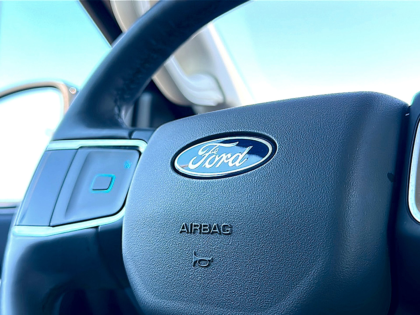 Used 2025 Ford Expedition Active AWD/4WD image 32