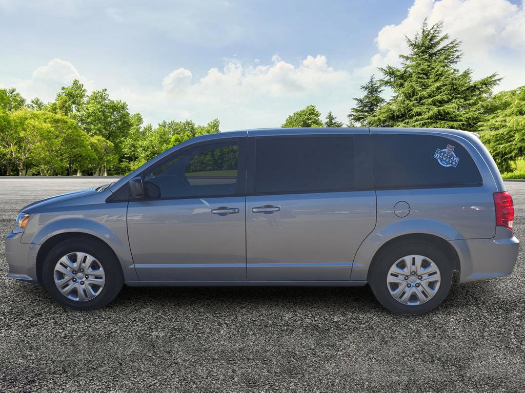 Used 2018 Dodge Grand Caravan SE w/ UConnect Hands-Free Group image 4