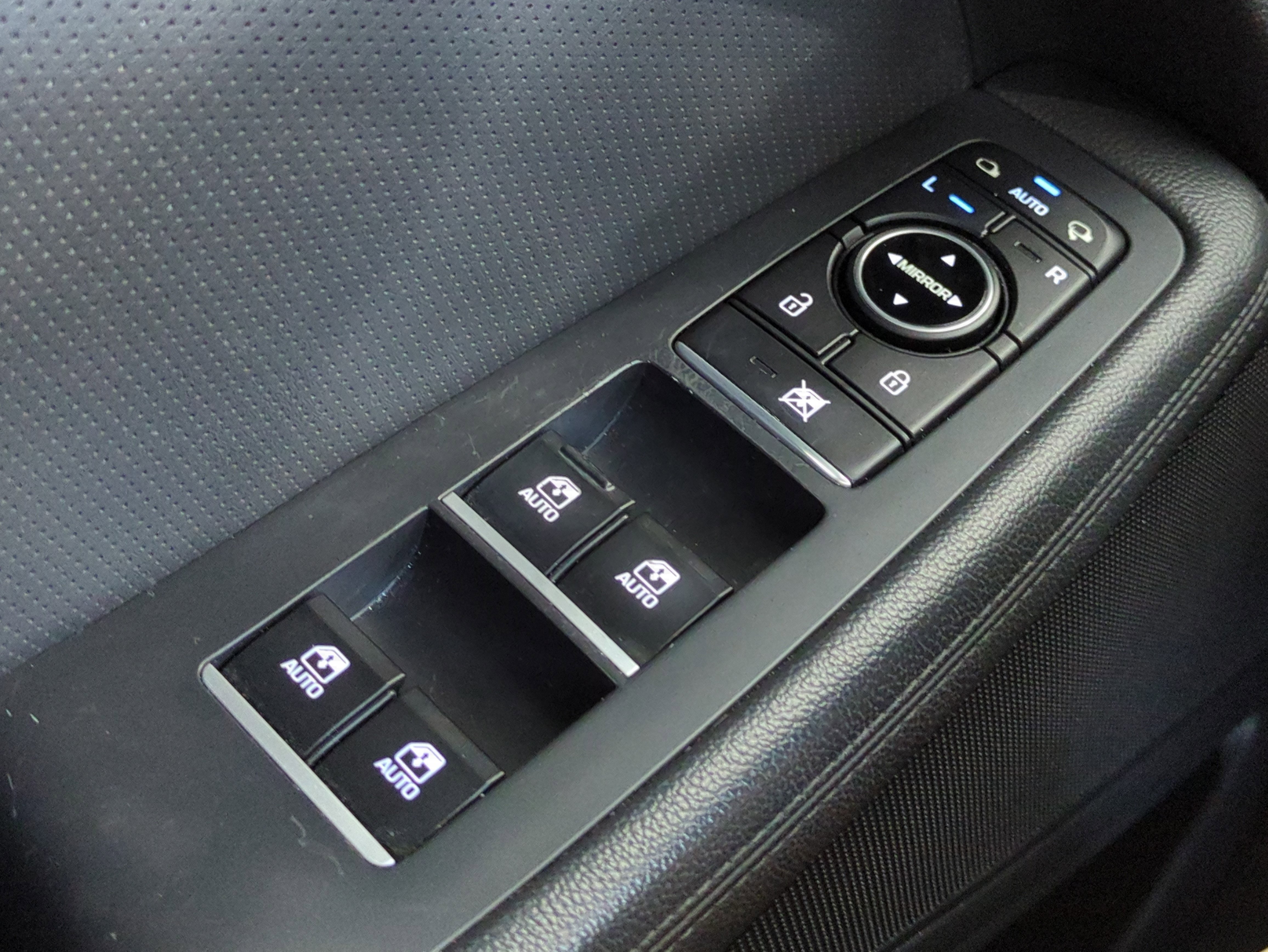 Used 2017 Genesis G80 3.8 image 24