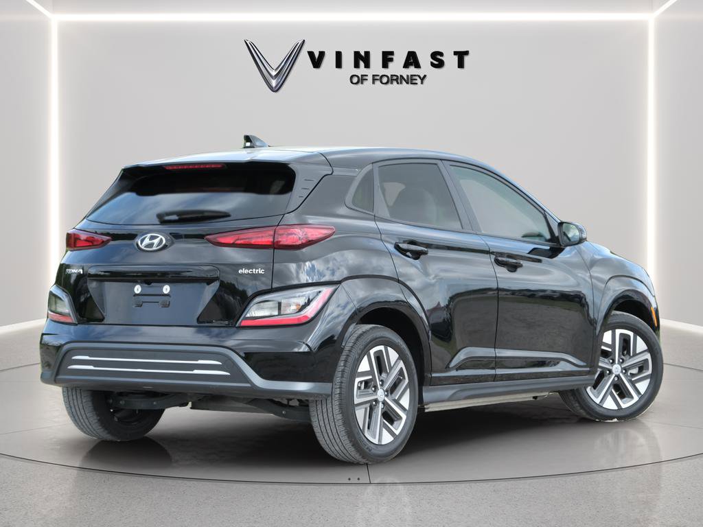 Used 2023 Hyundai Kona SE FWD image 2