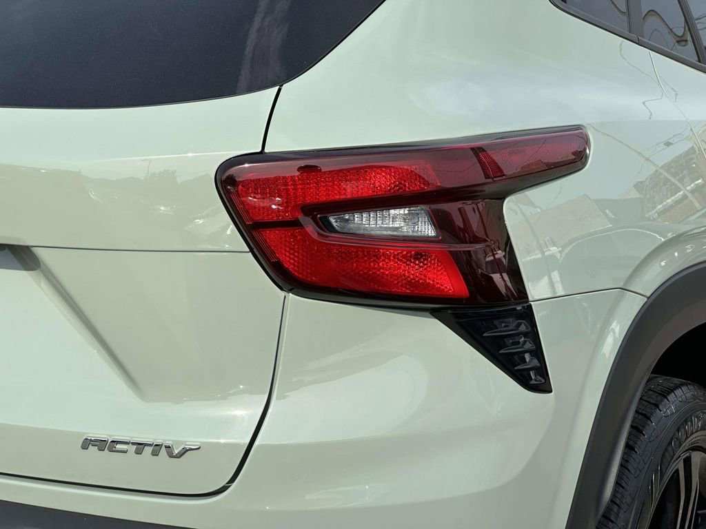 Used 2024 Chevrolet Trax ACTIV w/ Sunroof Package image 12