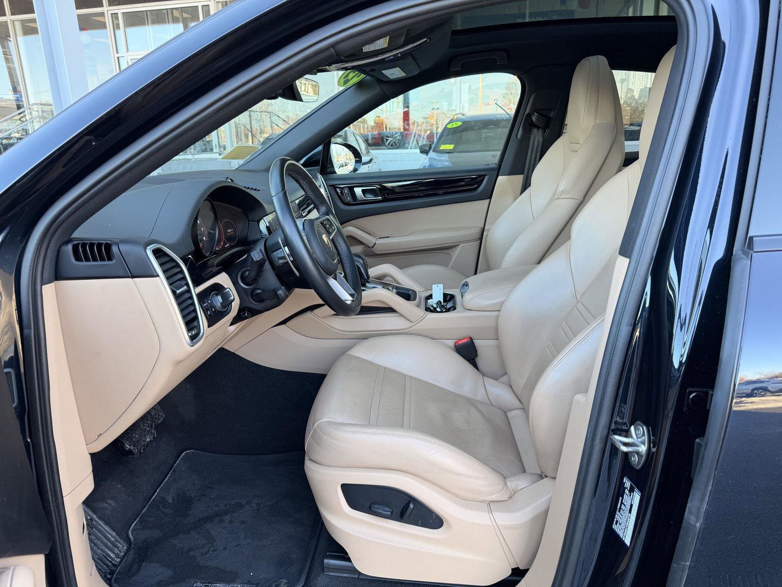 Used 2023 Porsche Cayenne image 11