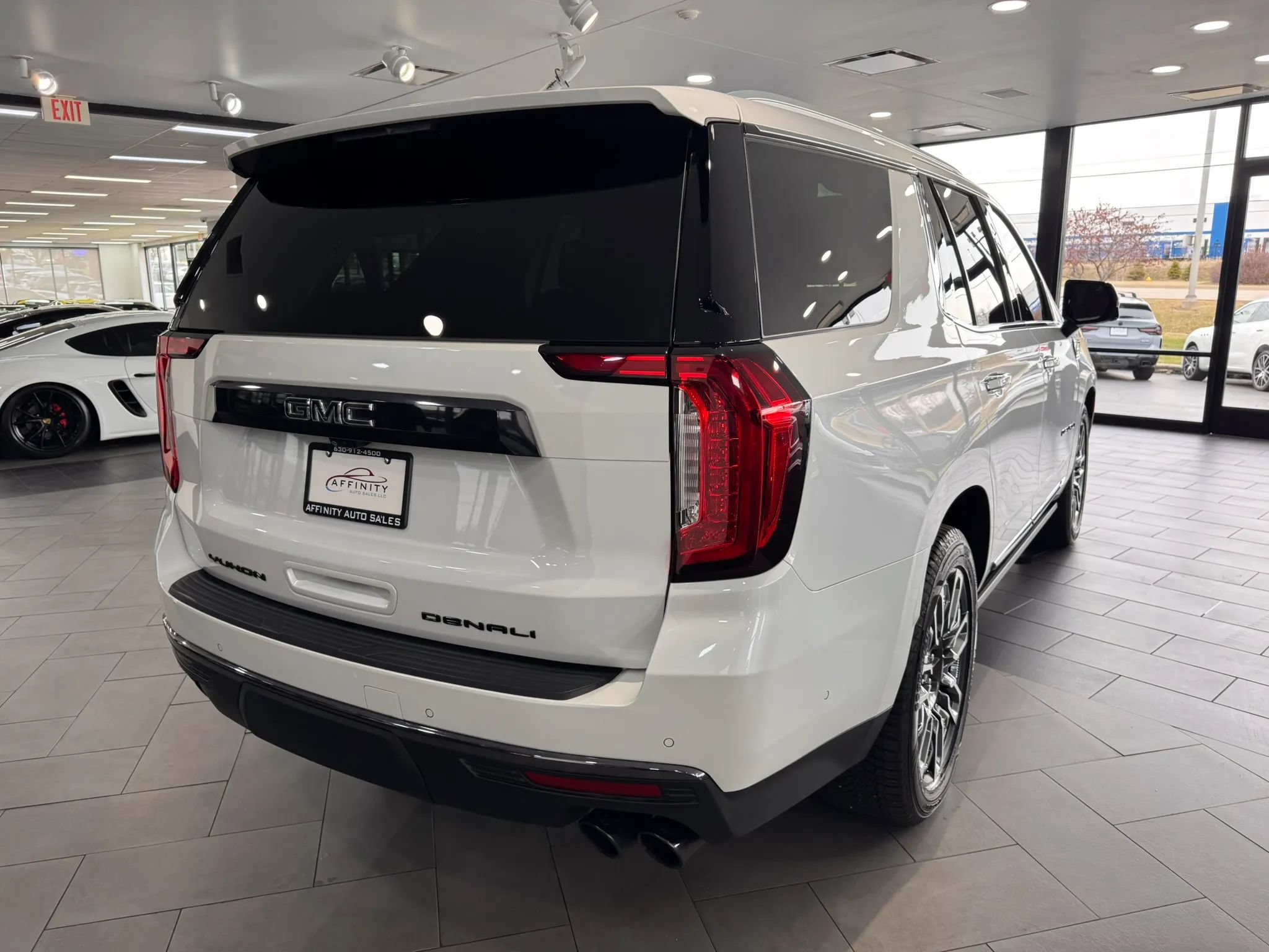 Used 2023 GMC Yukon Denali Ultimate AWD/4WD image 5