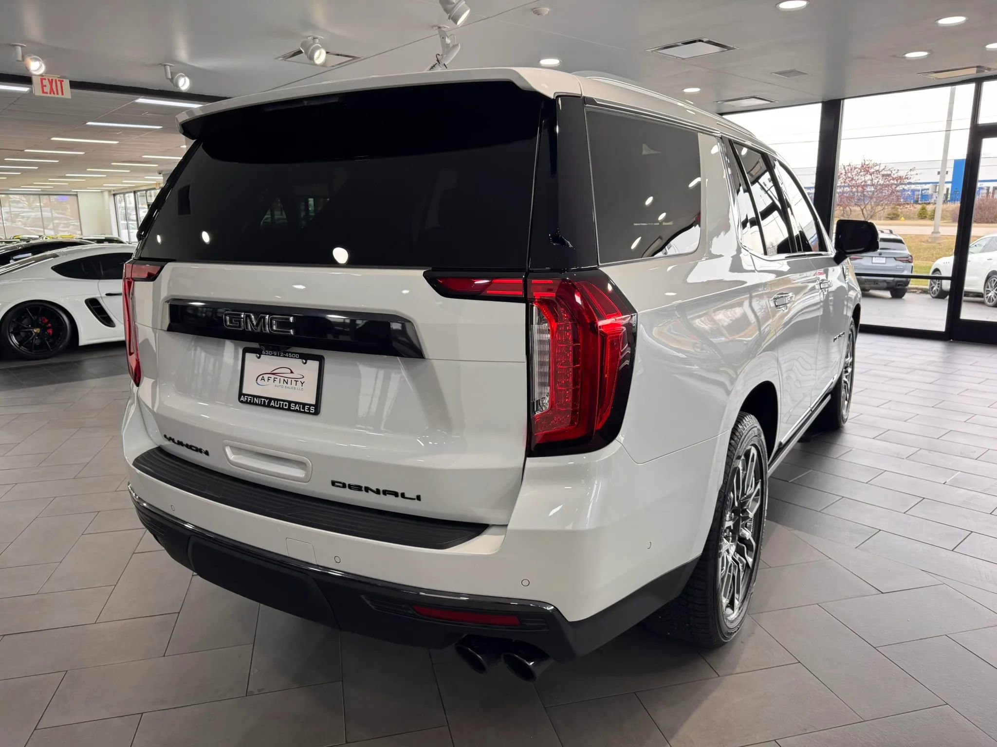 Used 2023 GMC Yukon Denali Ultimate AWD/4WD image 5