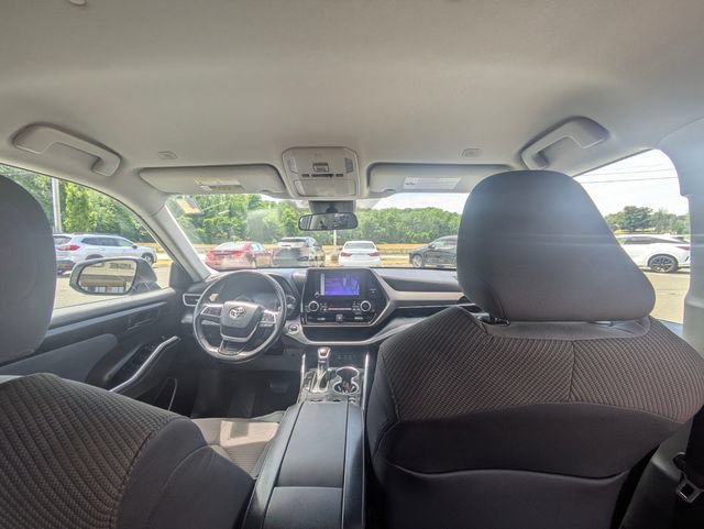 Used 2023 Toyota Highlander LE AWD/4WD image 16