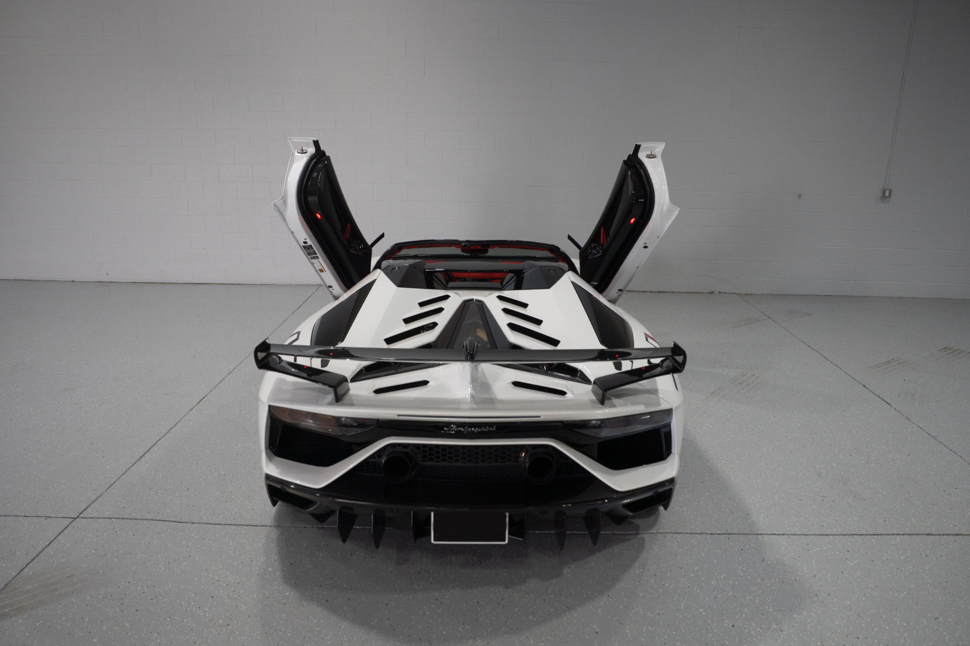 Used 2020 Lamborghini Aventador SVJ AWD/4WD image 17