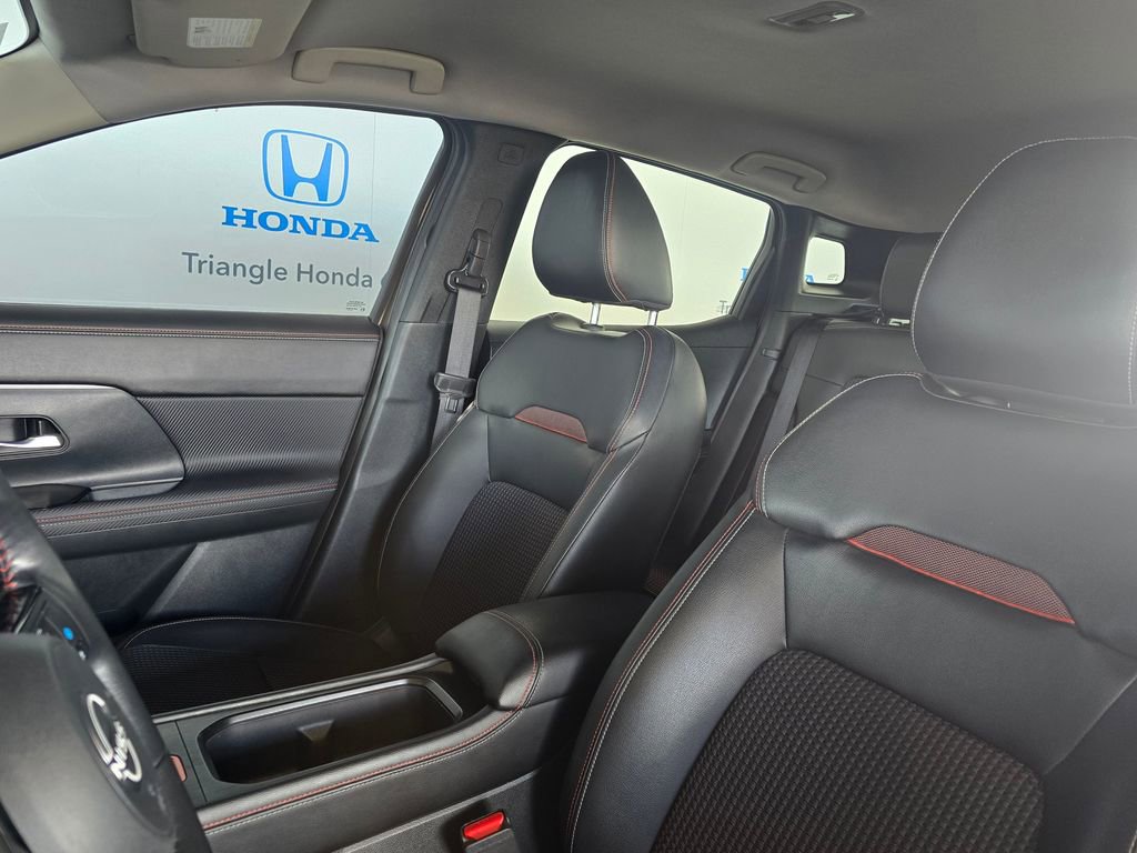 Used 2025 Nissan Kicks SR FWD image 13