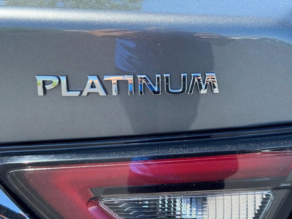 Used 2023 Nissan Maxima Platinum w/ Sport Mat Group FWD image 12