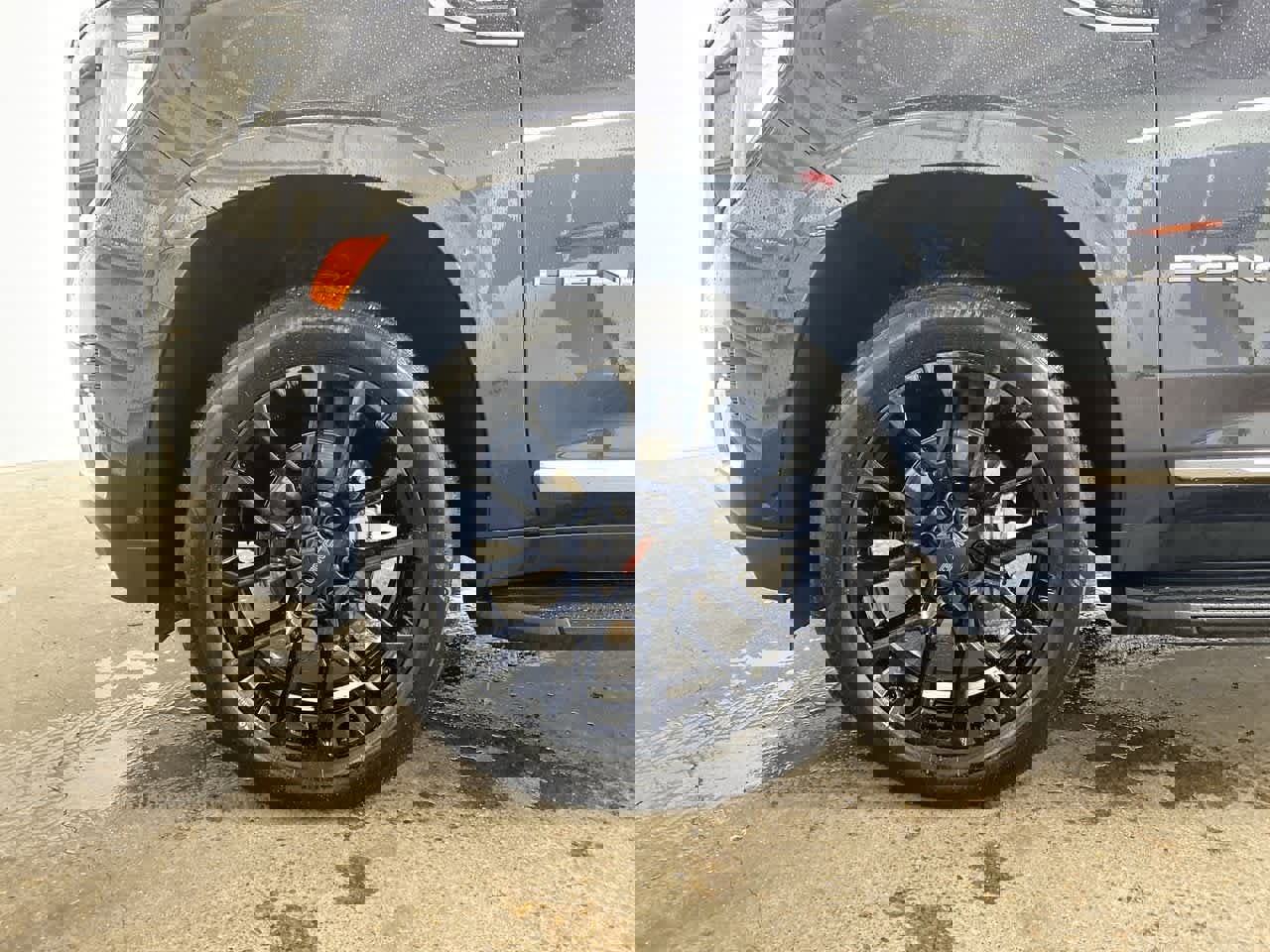 Used 2024 GMC Yukon Denali w/ Advanced Technology Package image 11