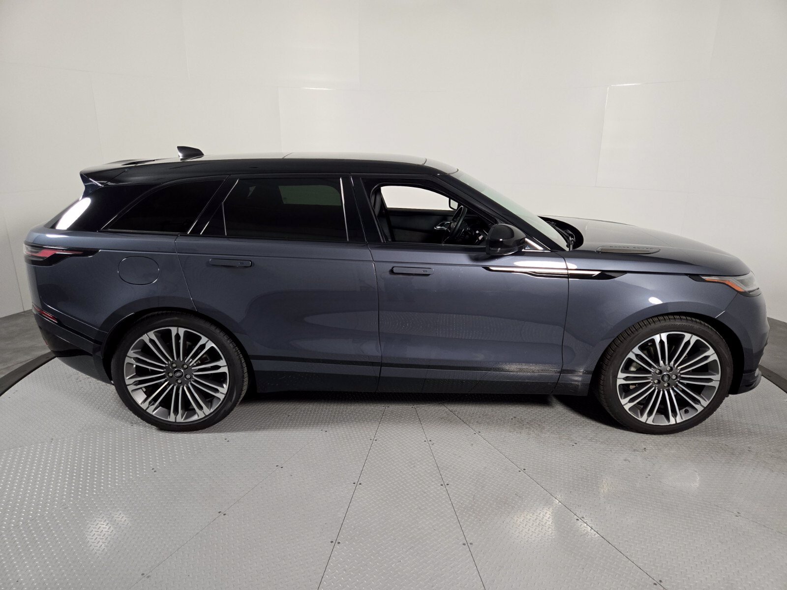 Used 2024 Land Rover Range Rover Velar Dynamic HSE AWD/4WD image 6