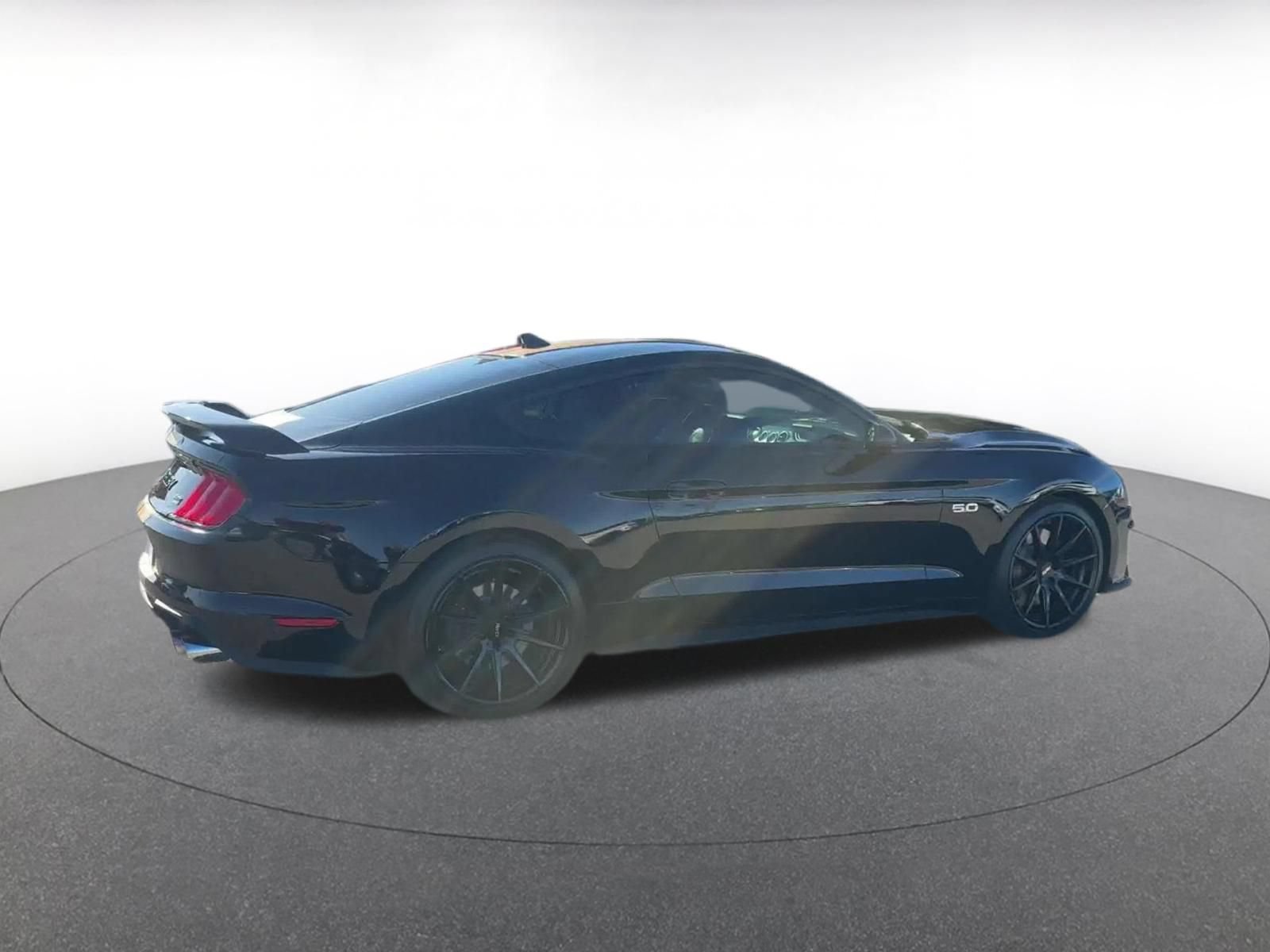 Used 2022 Ford Mustang GT Premium w/ GT Performance Package RWD image 14