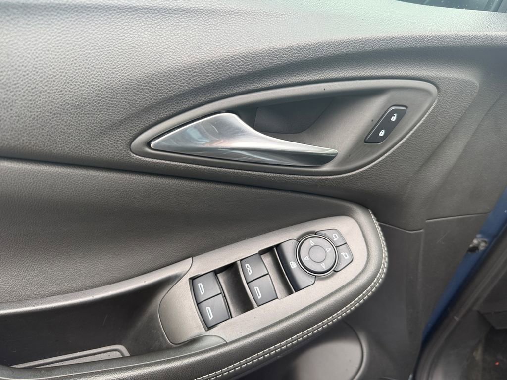 Used 2024 Buick Encore GX Sport Touring image 11