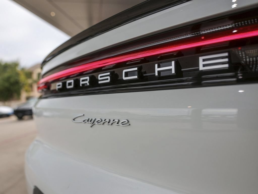 Certified 2026 Porsche Cayenne Coupe AWD/4WD image 13