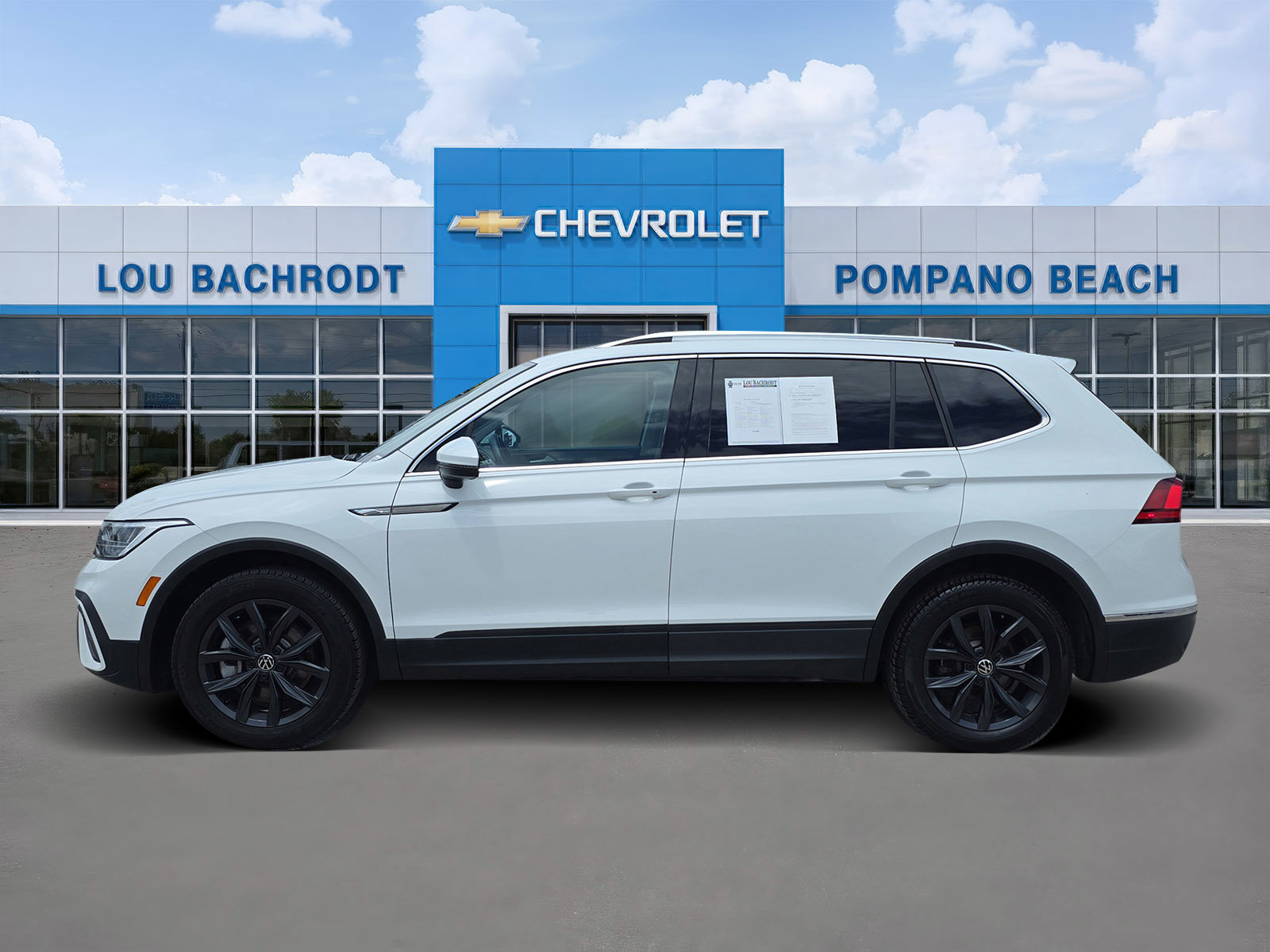 Used 2024 Volkswagen Tiguan SE FWD image 4