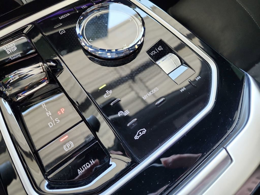 Used 2023 BMW 740i w/ Executive Package image 30