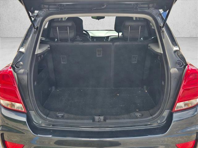 Used 2022 Chevrolet Trax LT w/ LT Convenience Package image 6
