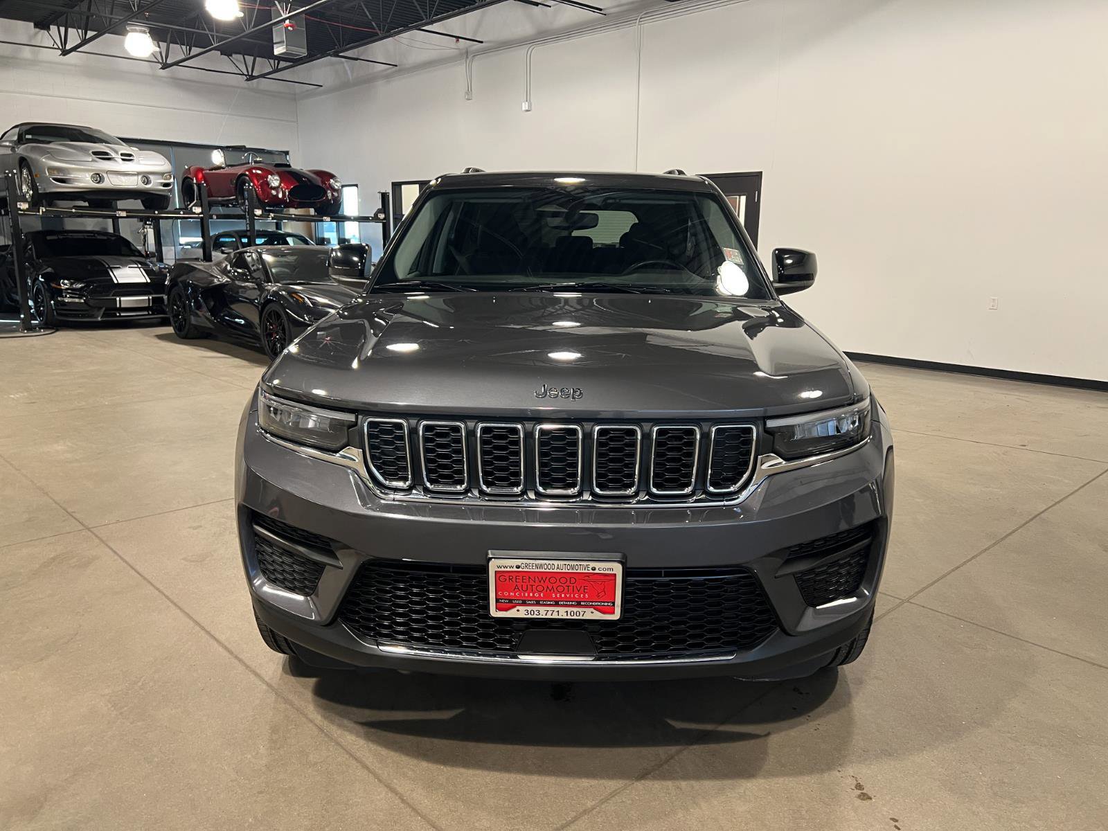 Used 2023 Jeep Grand Cherokee Laredo image 8