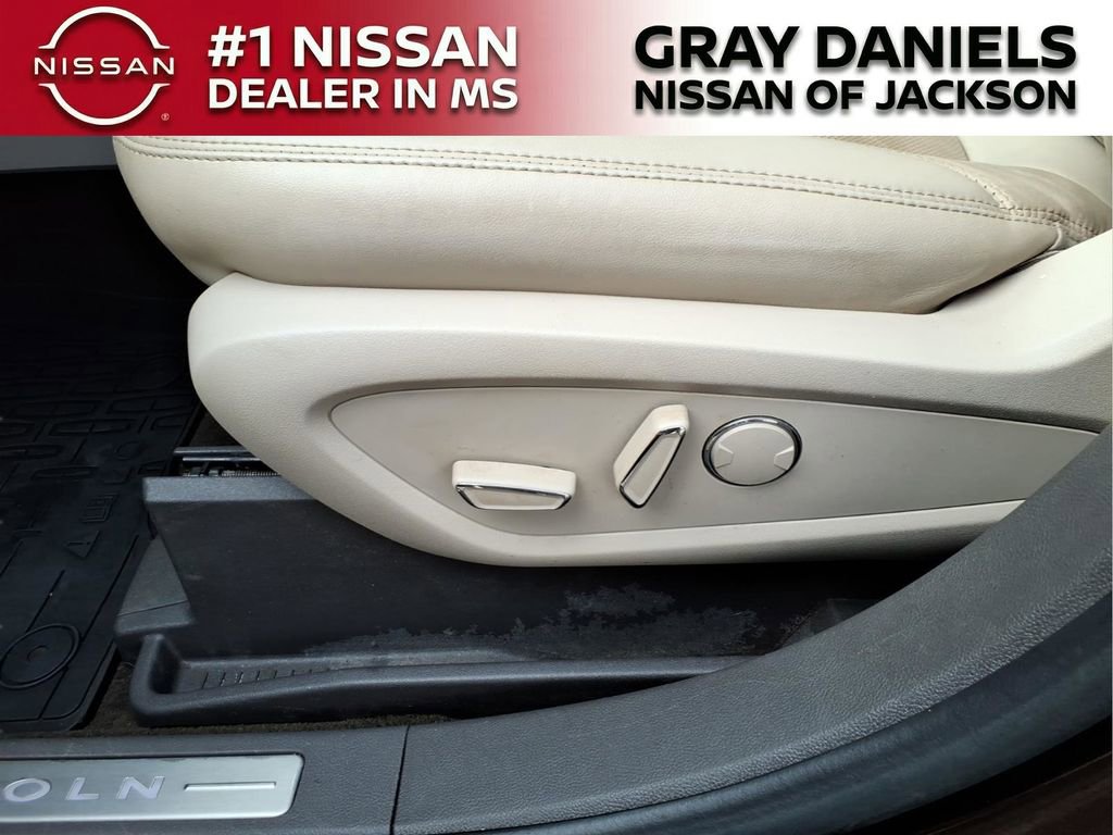 Used 2020 Lincoln Nautilus Reserve w/ Equipment Group 202A image 13