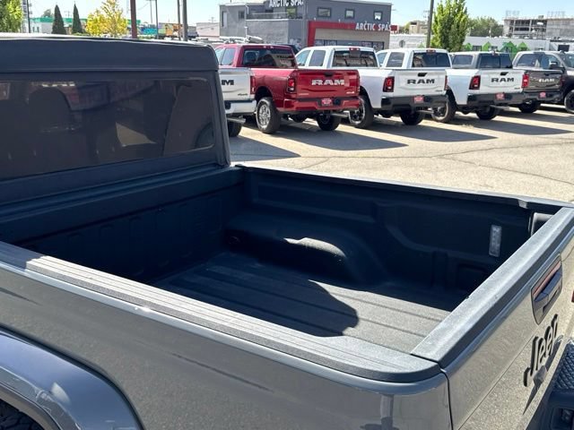 Certified 2023 Jeep Gladiator Sport AWD/4WD image 15