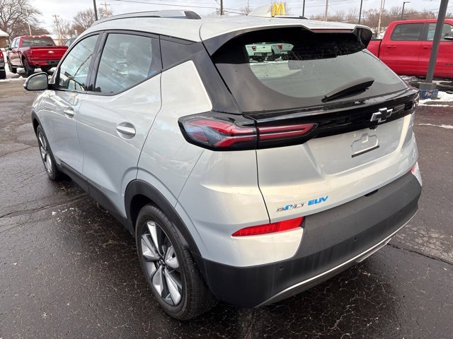 Used 2022 Chevrolet Bolt EUV LT w/ Convenience Package image 5