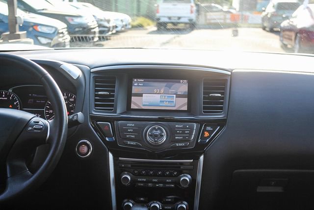 Used 2013 Nissan Pathfinder SV FWD image 19
