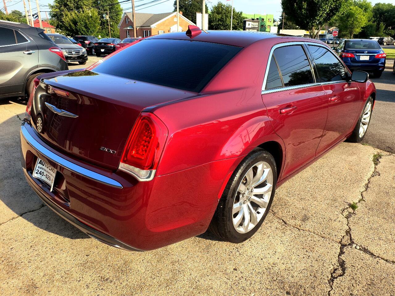 Used 2019 Chrysler 300 Touring w/ Chrome Appearance Package image 16