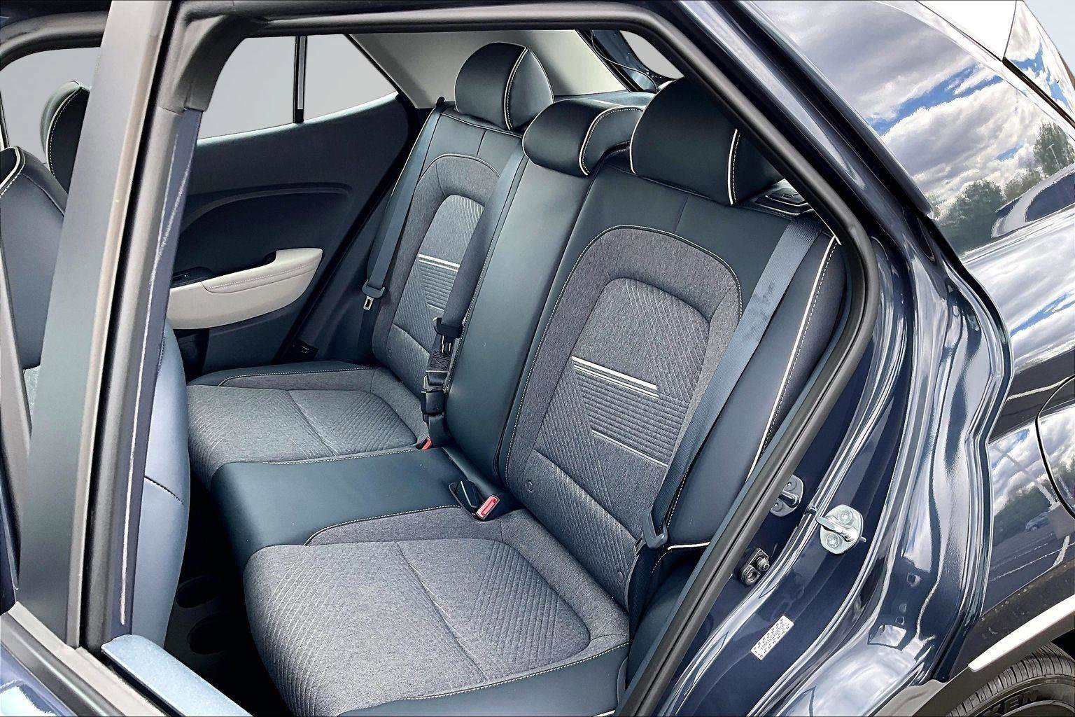 Used 2024 Hyundai Venue Limited FWD image 26