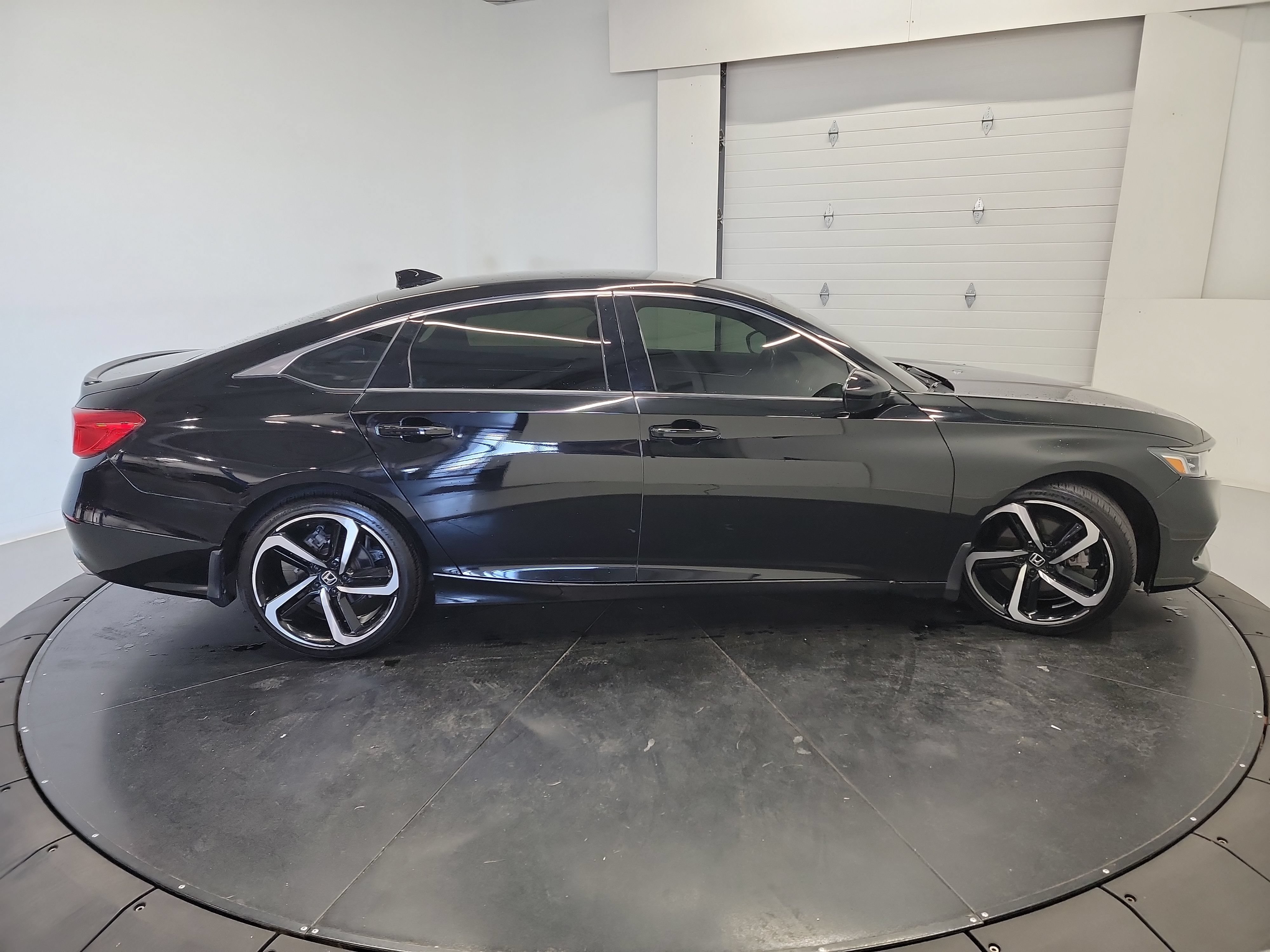 Used 2022 Honda Accord Sport image 11