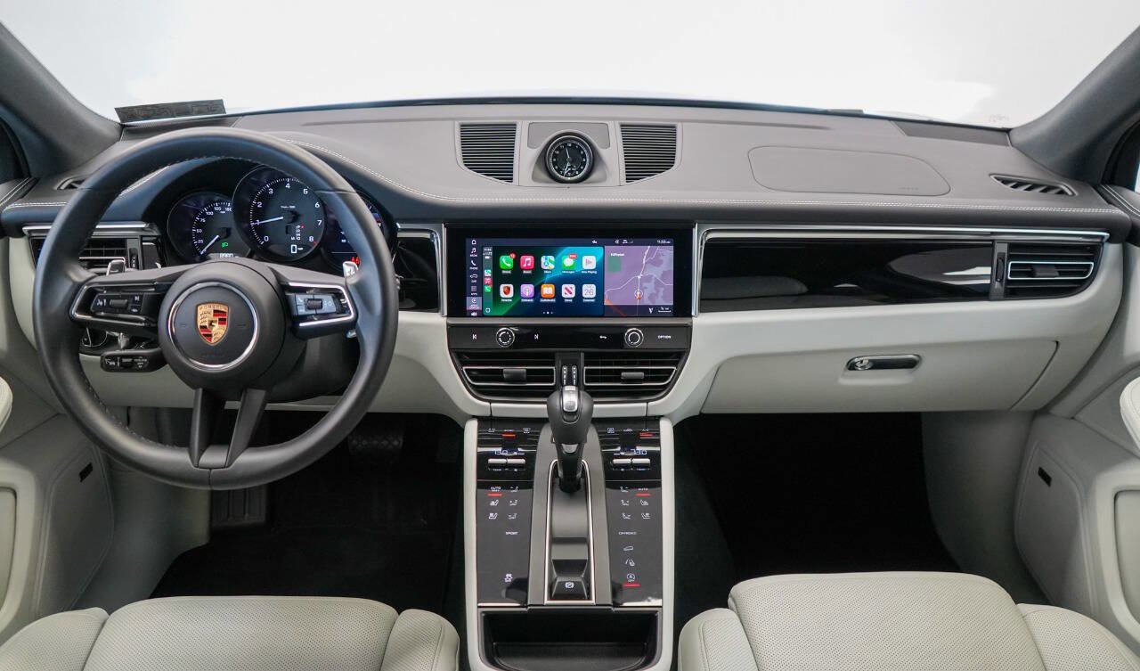 Used 2024 Porsche Macan image 40