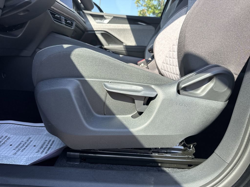 New 2025 Volkswagen Tiguan S image 23
