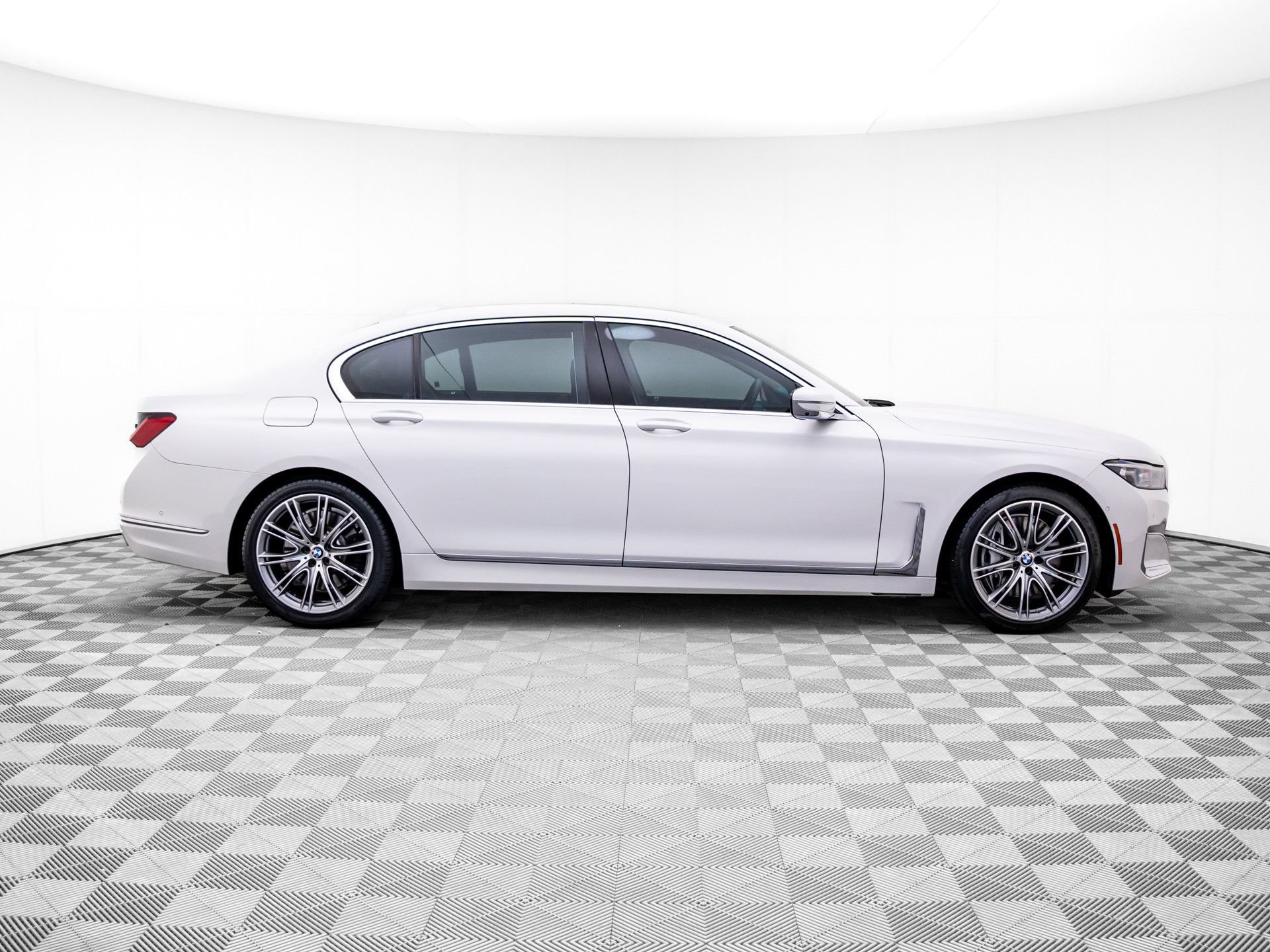 Certified 2022 BMW 750i xDrive AWD/4WD image 6