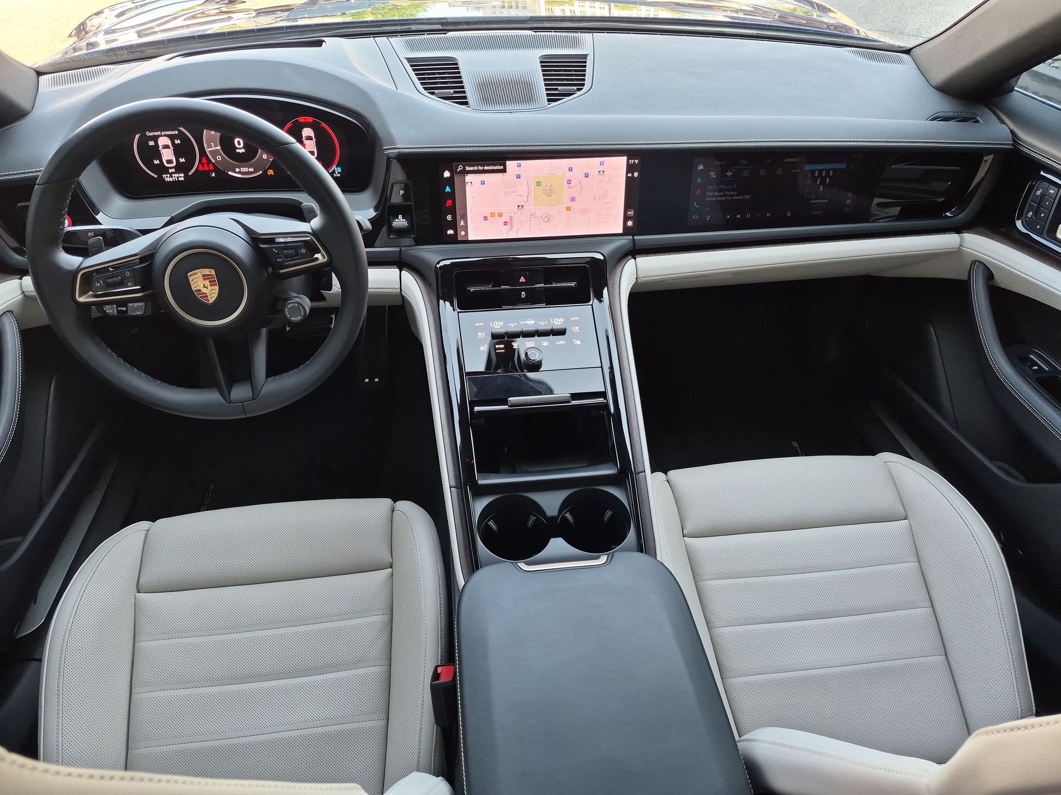 Used 2024 Porsche Panamera image 28