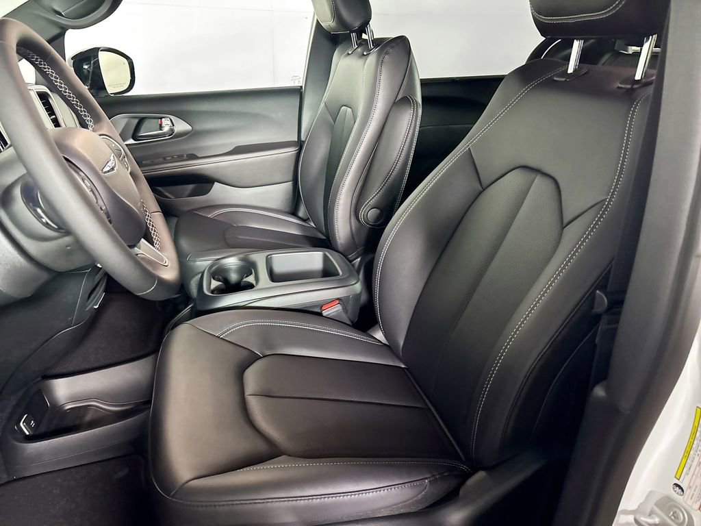 New 2026 Chrysler Pacifica Select image 11