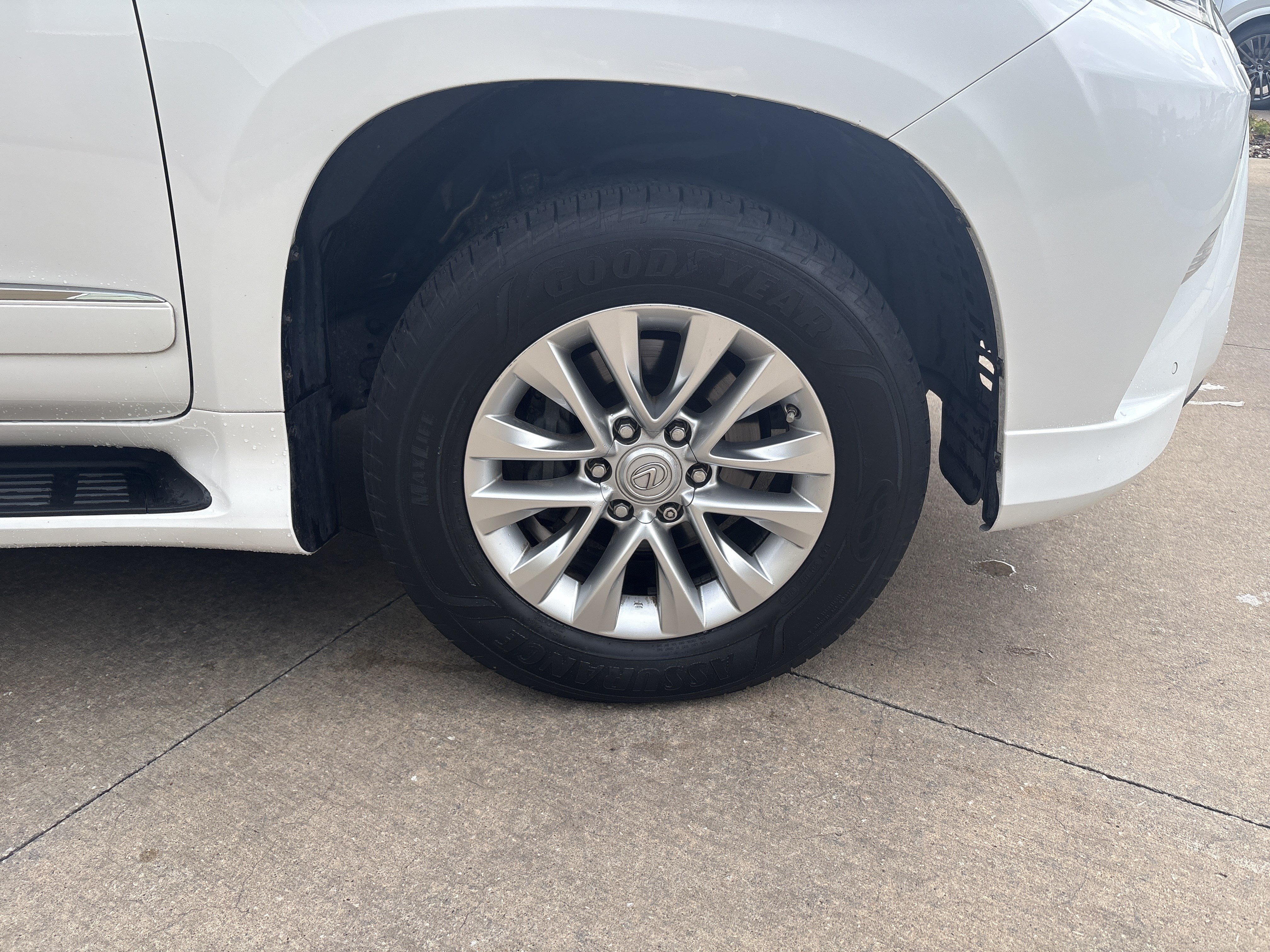 Used 2015 Lexus GX 460 w/ Premium Package AWD/4WD image 13