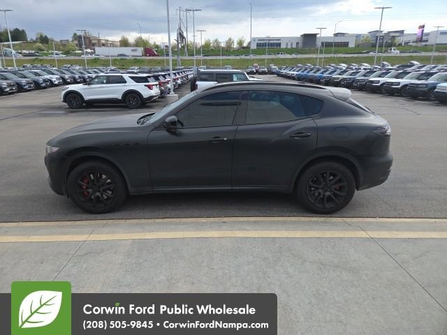 Used 2017 Maserati Levante S AWD/4WD image 4