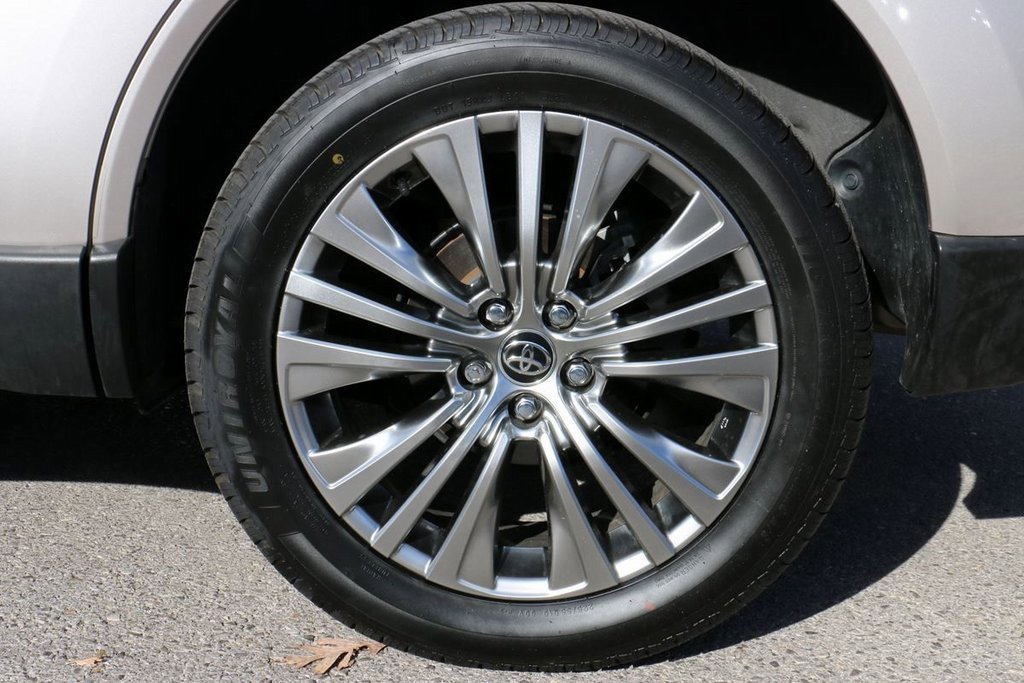 Used 2021 Toyota Venza Limited image 8