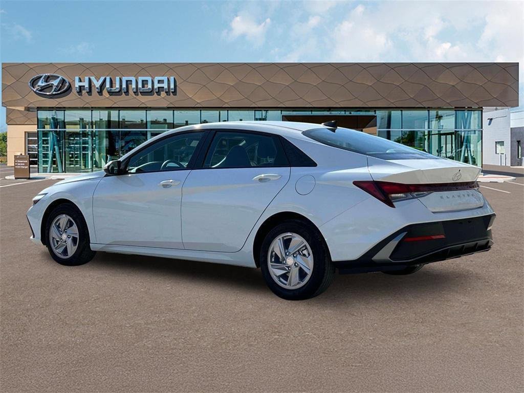 New 2025 Hyundai Elantra SE image 4