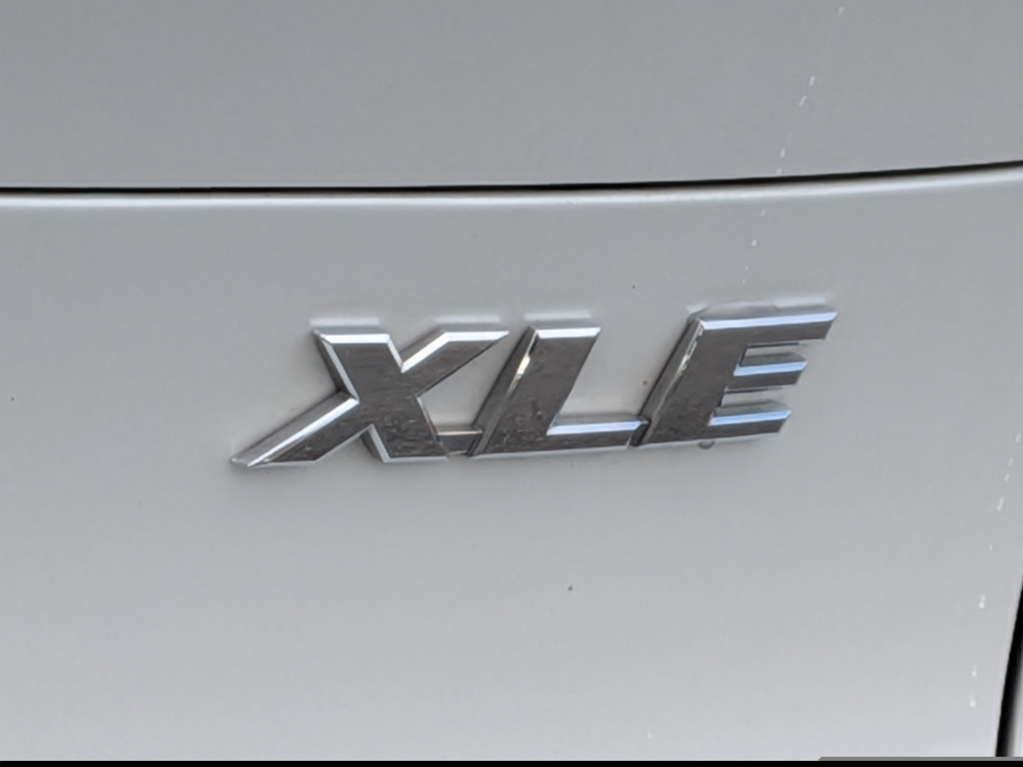 Used 2024 Toyota Venza XLE image 10