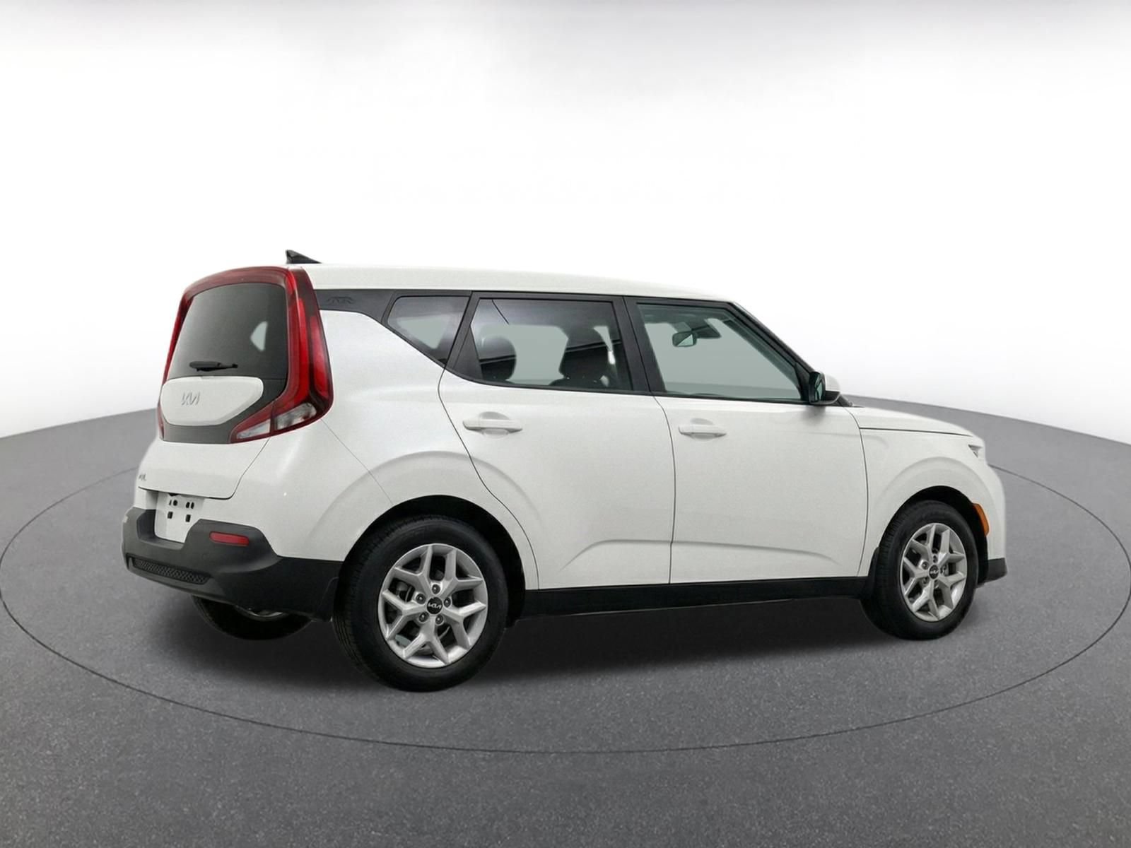 Used 2025 Kia Soul LX w/ LX Technology Package FWD image 11