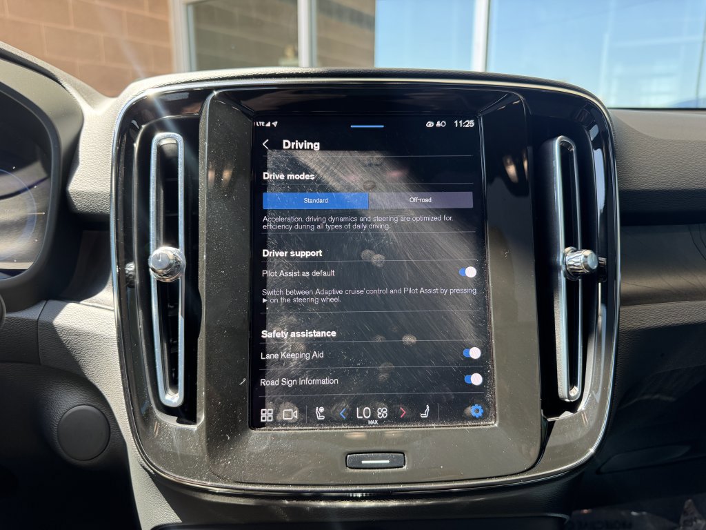 Used 2023 Volvo C40 P8 Recharge Ultimate image 23