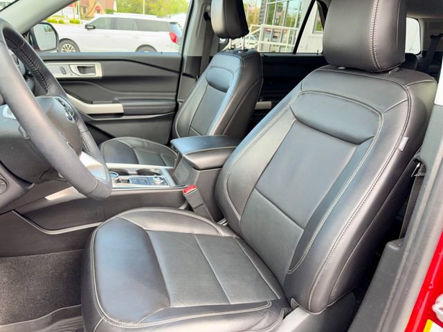 Used 2023 Ford Explorer Limited w/ Equipment Group 301A AWD/4WD image 14