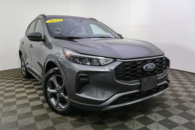 Used 2023 Ford Escape ST-Line w/ Tech Pack #1 AWD/4WD image 3