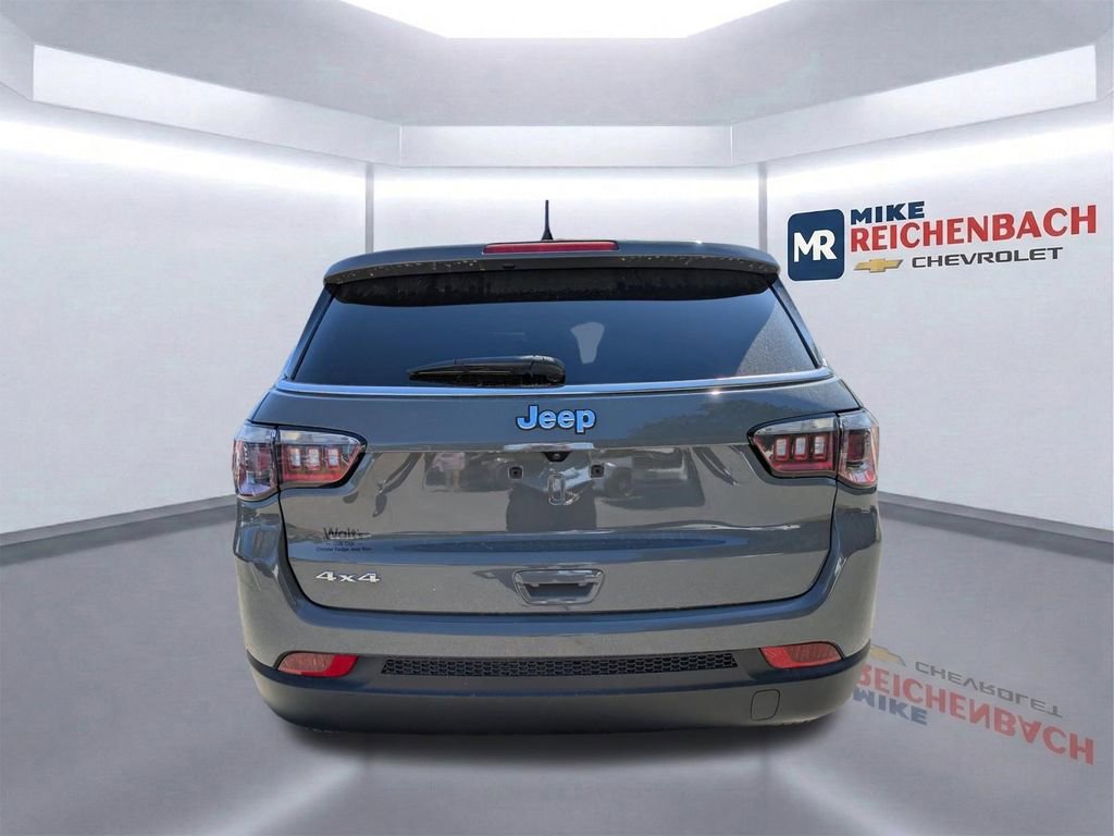 Used 2024 Jeep Compass Sport image 5