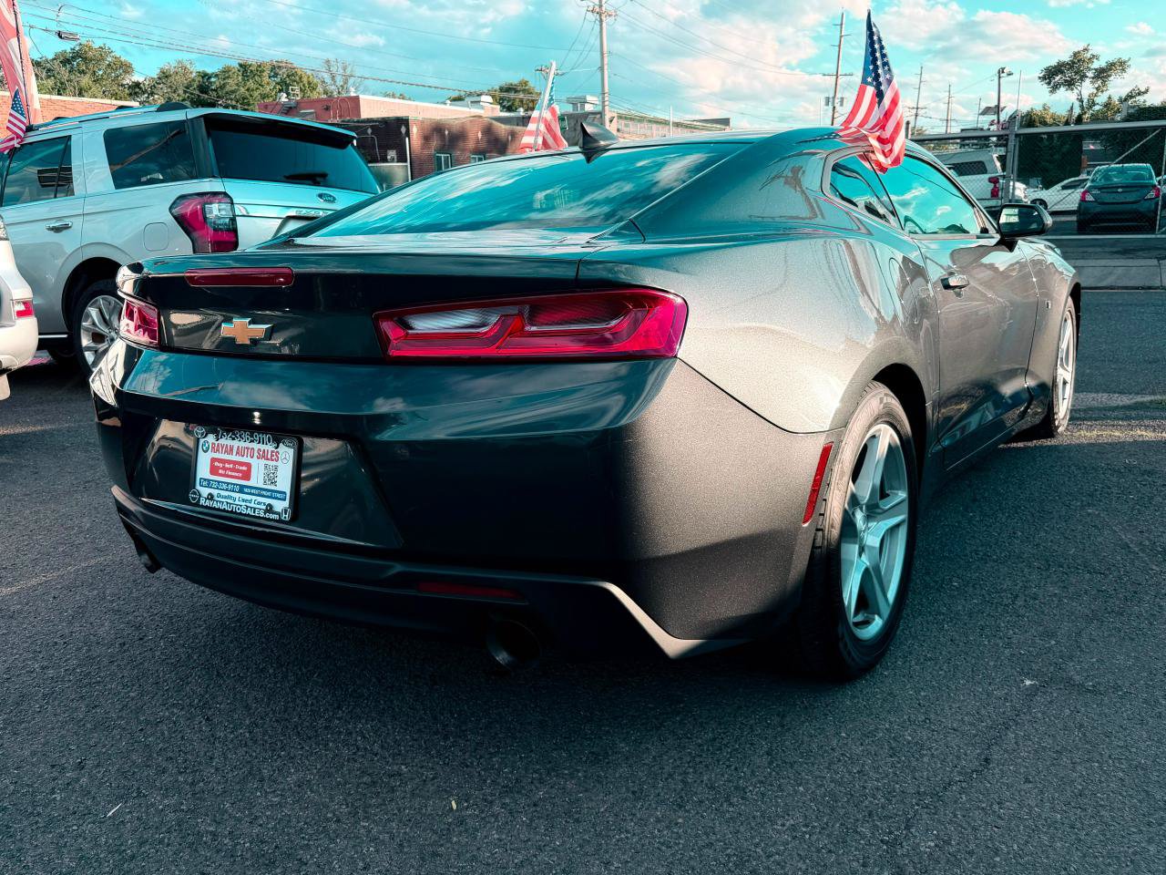 Used 2018 Chevrolet Camaro LT RWD image 13