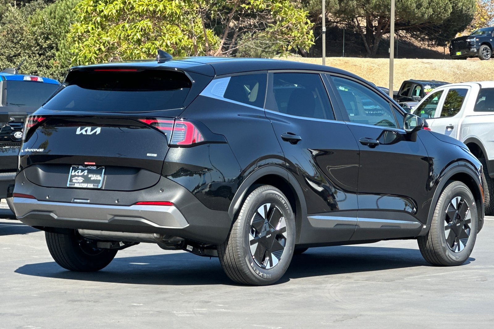 New 2027 Kia Sportage LX FWD image 4