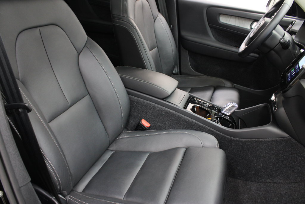 Certified 2026 Volvo XC40 B5 Plus AWD/4WD image 26