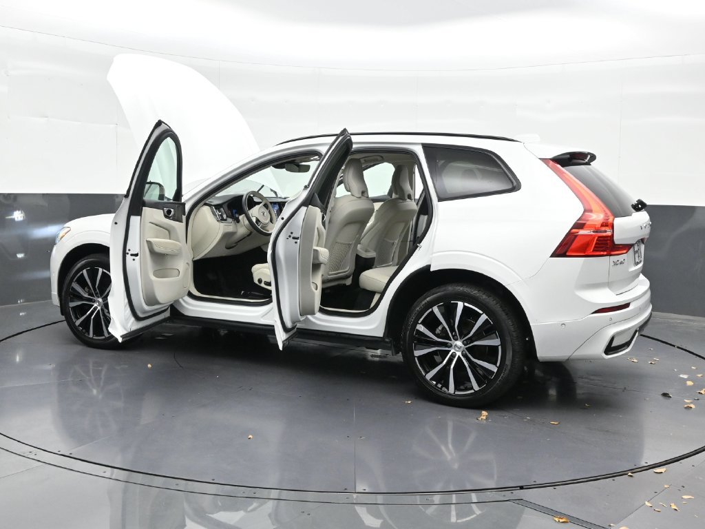 Certified 2024 Volvo XC60 B5 Plus AWD/4WD image 29