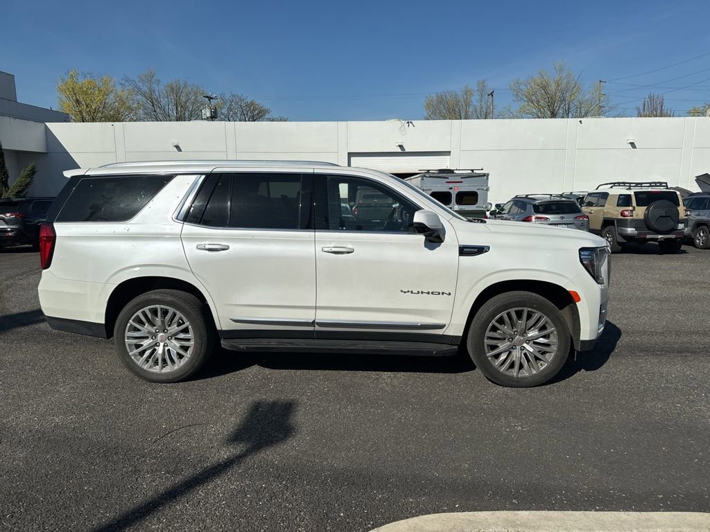 Used 2023 GMC Yukon SLT w/ SLT Premium Package image 9