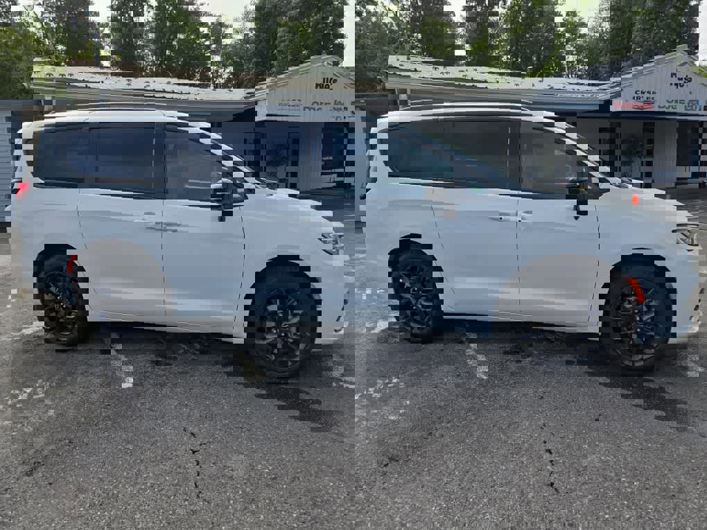 New 2026 Chrysler Pacifica Limited w/ S Appearance Package image 3