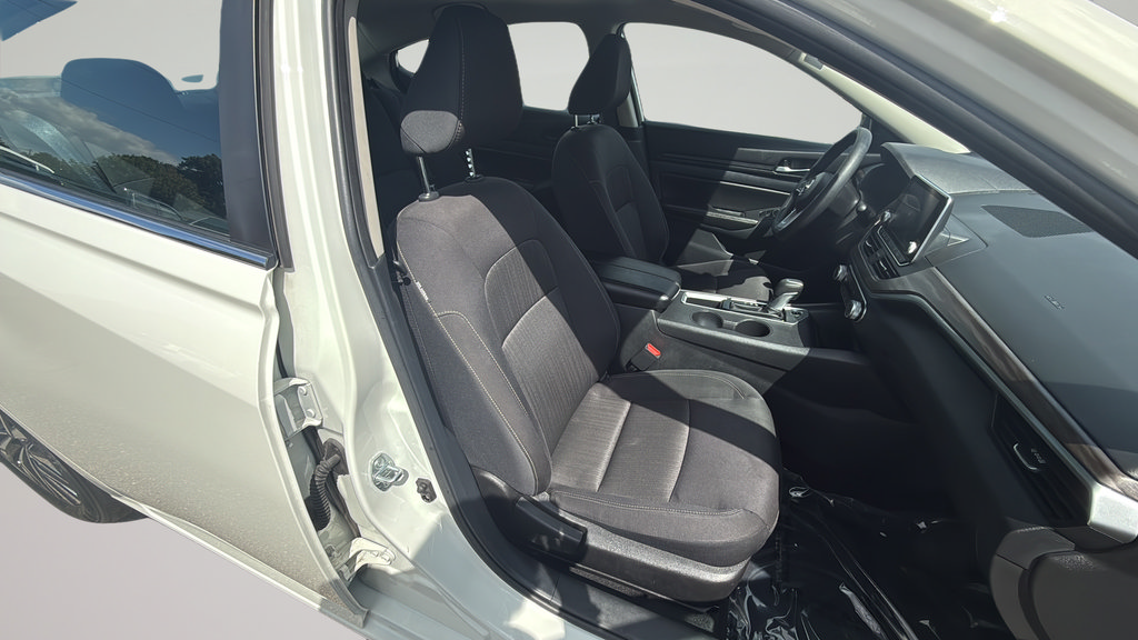 Used 2025 Nissan Altima 2.5 SV FWD image 28